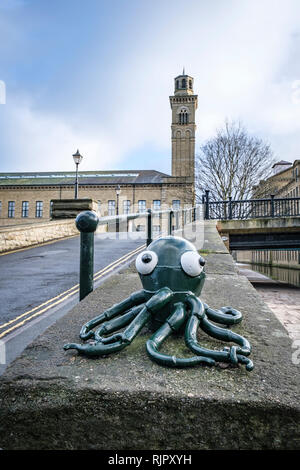 Illustration de la pieuvre Leeds et Liverpool Canal, Saltaire, Bradford, UNESCO World Heritage site, Bradford, West Yorkshire, Angleterre. Banque D'Images