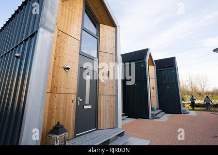 Maisons minuscules à Nijkerk, aux Pays-Bas. En collaboration avec la société d'habitation l'entreprise de construction faite de petites maisons pour une personne. Banque D'Images