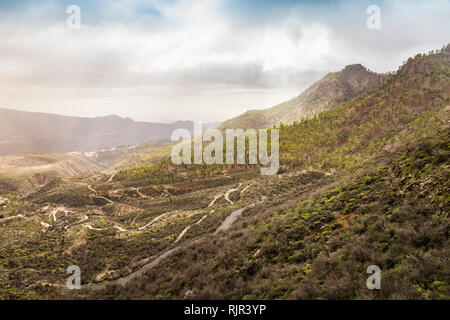 Paysage montagneux avec des routes rurales, high angle view, San Bartolome de Tirajana, îles de Canaries, Espagne Banque D'Images