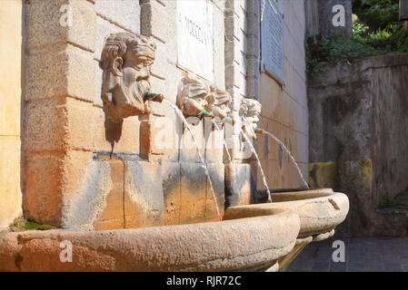 Ville ancienne fontaine. L'Italie, la Calabre, Pizzo Banque D'Images