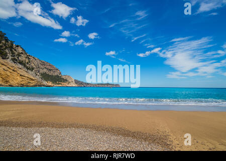 Paysage de la mer bleue et le ciel bleu ay Playa de Coll Baix, Alcudia, Majorque, Espagne Banque D'Images