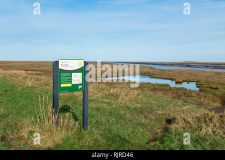 La Réserve Naturelle de lavage, vue d'un signe se trouve dans la réserve naturelle nationale de lavage près de Guy's Head dans le Lincolnshire, en Angleterre. Banque D'Images