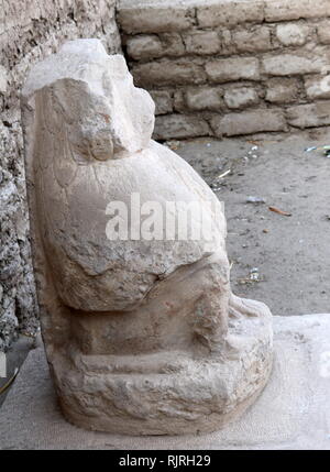 Statue en pierre de Babi, le fils premier-né d'Osiris, dieu des morts. Trouvé à l'Ramasseum temple mémorial (ou temple funéraire) du pharaon Ramsès II (ch. 1303 - 1213 av. J.-C.). situé dans la nécropole thébaine en Haute Egypte, à travers le Nil à partir de la ville moderne de Louxor. Banque D'Images