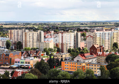 Condominiums typique de l'ère communiste à Malbork, Pologne. Vue aérienne. Banque D'Images