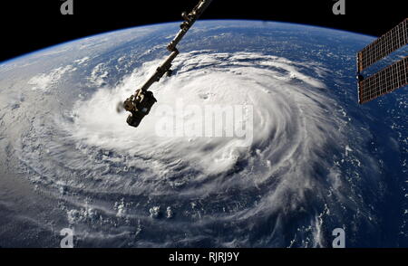 Image de l'ouragan Florence le 10 septembre 2018, à partir de la Station spatiale internationale. L'ouragan Florence est actuellement un cyclone tropical sur l'océan Atlantique, ce qui menace le Sud-est des États-Unis et les États-Unis états Mid-Atlantic. Le sixième ouragan, troisième ouragan et le premier grand ouragan de la saison des ouragans dans l'Atlantique 2018, Florence est issue d'une onde tropicale qui s'est dégagé sur la côte ouest de l'Afrique le 30 août. Banque D'Images