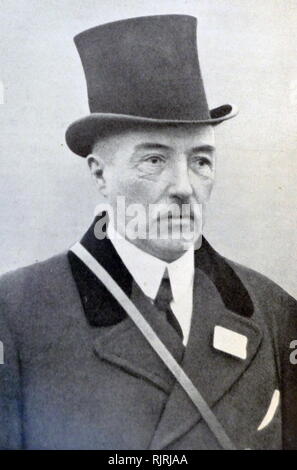 Grand Duc Michel Mikhaïlovitch de Russie (1861 - 1929), petit-fils du Tsar Nicolas Ier de Russie. Depuis quelques années, il a vécu à Wiesbaden, Nassau et à Cannes. Il s'installe définitivement en Angleterre en 1900. Il est devenu un membre éminent de la société britannique. Il a perdu sa fortune avec la chute de la monarchie russe en 1918. Trois de ses frères ont été tués par les bolcheviks, mais il a échappé à la révolution russe parce qu'il était vivant à l'étranger. Il a passé ses dernières années dans des circonstances de vie réduite avec l'aide financière de son beau-fils Sir Harold Wernher. Banque D'Images