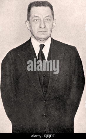 Alexandre Fiodorovitch Kerensky (1881 - 1970) ; avocat russe et révolutionnaire. Après la révolution de février 1917, il rejoint le gouvernement provisoire russe nouvellement formé, d'abord en tant que ministre de la Justice, puis comme ministre de la guerre, et après juillet comme le deuxième Minister-Chairman. Le 7 novembre 1917, son gouvernement a été renversé par le led-bolcheviks de Lénine dans la révolution d'octobre. Il a passé le reste de sa vie en exil, à Paris et à New York, et a travaillé pour la Hoover Institution. Banque D'Images