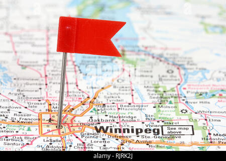 Winnipeg au Manitoba, Canada. Drapeau rouge sur une vieille carte indiquant la destination de voyage. Banque D'Images