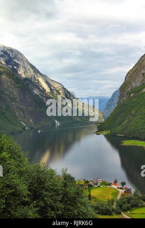 Naeroyfjord - Site du patrimoine mondial de l'UNESCO célèbre en Norvège. Beaux paysages du fjord de Sogn og Fjordane région. Banque D'Images