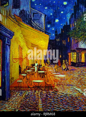 Terrasse de Café de Nuit, 1888 ; huile sur toile de l'artiste hollandais Vincent van Gogh, (1853-1890). Il est également connu sous le nom de terrasse de café sur la place du Forum, et, lors de son premier exposé en 1891, a été intitulé Coffeehouse, dans la soirée (café, le soir). Van Gogh peint terrasse de café de nuit à Arles, France, à la mi-septembre 1888. La peinture n'est pas signée, mais décrits et mentionnés par l'artiste en trois lettres. Banque D'Images