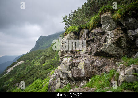 Une vue sur la chaîne de montagnes de Tatra dans le Parc National des Tatras,lesser Poland Voivodeship, Pologne. Banque D'Images