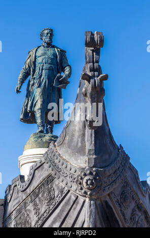 Le monument à Afanasy Nikitin au quai de la Volga dans la région de Tver. La Russie Banque D'Images