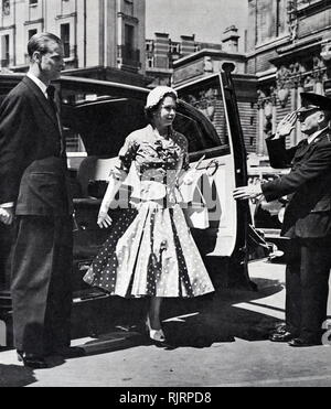 La reine Elizabeth II et le duc d'Édimbourg, en arrivant à l'abbaye de Westminster, pour ? Le jour du couronnement, 1953 répétition Banque D'Images