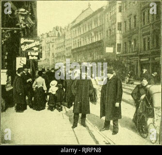 . Aus dem reiche der pelze. bd. I : Geschichte des rauchwarenhandels. bd. II : der Naturgeschichte. pelztiere Animaux à fourrure ; commerce des fourrures. 4- Chapitre. 243 wahnt, die aus den Landern der Skythen kanienke. Mit der Herrschaft der osmanischen Tiirken Klirsclmerei wurde die noch viel ausgedehnter, denn aiich bei Ihnen der guerre pelzgefiitterte Nationaltracht Kaftan zur gehorig und erst ist in den letzten 30 Jahren 40 oder von dem schwarzen Gehrock einreihigen Stambnli,dem, , verdrangt", worden, doch findet man liaufig ihnauch jetzt noch bei alten konservativen Herren dans der Provinz. Friiher, ehe Banque D'Images