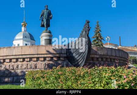 Le monument à Afanasy Nikitin au quai de la Volga dans la région de Tver. La Russie Banque D'Images