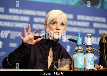 Berlin, Allemagne. 7 Février, 2019. L'actrice Andrea Riseborough du film 'La bonté des étrangers' assiste à une conférence de presse pendant le 69e Festival International du Film de Berlin à Berlin, capitale de l'Allemagne, 7 février 2019. Credit : Shan Yuqi/Xinhua/Alamy Live News Banque D'Images