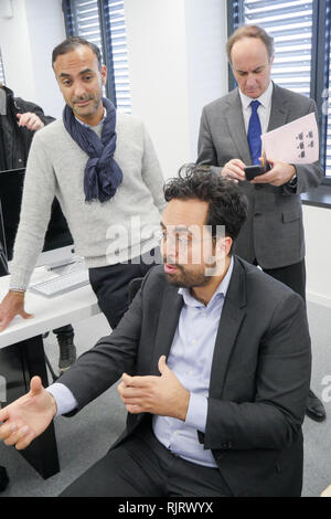 Lyon, France, 7 février 2019 : Mounir Mahjoubi, secrétaire d'Etat français délégué au développement numérique, est vu à Lyon Confluence (centre-est de la France) le 7 février 2019, alors qu'il rend visite à l'hotel rhône 101 école numérique dans le cadre de la séance d'inclusivité. Crédit photo : Serge Mouraret/Alamy Live News Banque D'Images