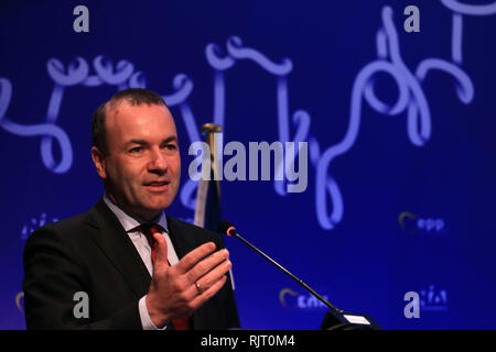 Athènes, Grèce. 7 Février, 2019. Manfred Weber, président du Parti Populaire Européen (PPE) au Parlement européen, s'adresse à la réunion d'EEP à Athènes, Grèce, le 7 février 2019. La création de nouveaux postes de travail dans l'Union européenne pour soutenir la croissance est une priorité absolue pour le Parti populaire européen (PPE), Weber a déclaré jeudi à Athènes. Credit : Marios Lolos/Xinhua/Alamy Live News Banque D'Images