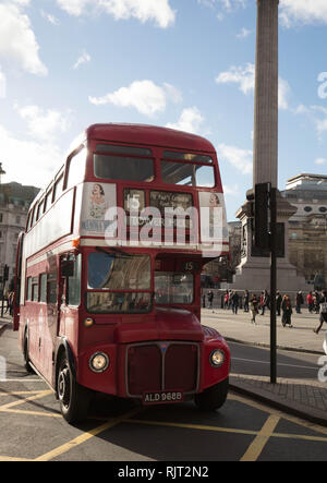 Londres, Royaume-Uni. 7th février 2019. Heritage bus de la route 15, ici près de Trafalgar Square, Londres, cessera de fonctionner à partir du 2nd mars 2019, après de nombreuses années de service. Credit: Joe Kuis / Alamy Live News Banque D'Images