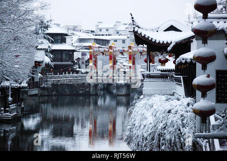 Nanjing, Jiangsu Province de la Chine. Feb 8, 2019. La neige paysage est vu à la fuzi (confucius) Temple scenic area, à Nanjing, capitale de la province de Jiangsu, Chine orientale, le 8 février 2019. Source : Xinhua/Zhongnan Sun/Alamy Live News Banque D'Images