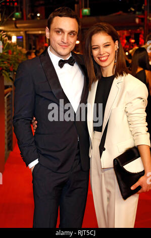 Berlin, Allemagne. 07Th Feb 2019. Franz Rogowski et Paula Beer assister à l'ouverture du festival avec la 'La bonté des étrangers' première au 69e Festival International du Film de Berlin Berlinale Berlinale 2019 / au palais le 7 février 2019 à Berlin, Allemagne. Credit : Geisler-Fotopress GmbH/Alamy Live News Banque D'Images