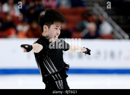 (190208) -- ANAHEIM, le 8 février 2019 (Xinhua) -- Jin Boyang de la concurrence de la Chine au cours de la le programme court de l'ISU Four Continents Figure Skating Championships 2019 à Anaheim, États-Unis, 7 février 2019. (Xinhua/Zhao Hanrong) Banque D'Images
