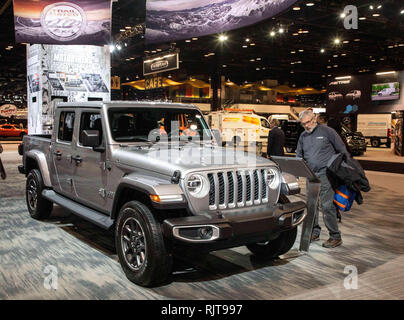 Chicago, USA. 7 Février, 2019. Le tout nouveau Jeep Gladiator pick-up camion est vu au cours de l'auto de Chicago 2019 Aperçu du média au McCormick Place à Chicago, aux États-Unis, les 7, 2019. La 111e Chicago Auto Show, le plus important aux États-Unis, a débuté jeudi avec près de 50 constructeurs présentant près de 1 000 véhicules au McCormick Place cette année. Crédit : Joel Lerner/Xinhua/Alamy Live News Banque D'Images