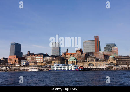 Landungsbrücken, avec le dôme de l'ancien port d'Hambourg, Elbtunnel, Hambourg, Allemagne, Europe Banque D'Images