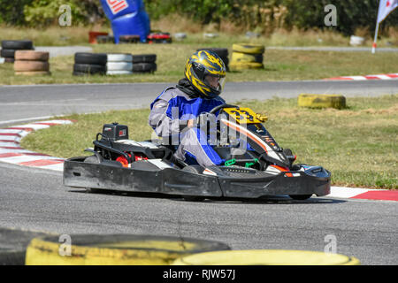 Kyustendil, Bulgarie - 16 septembre 2018 : Valentin Tsankov tenant un rôle pendant les courses de 12 heures de l'Endurance course de kart en Bulgarie. Banque D'Images