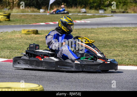 Kyustendil, Bulgarie - 16 septembre 2018 : Valentin Tsankov tenant un rôle pendant les courses de 12 heures de l'Endurance course de kart en Bulgarie. Banque D'Images