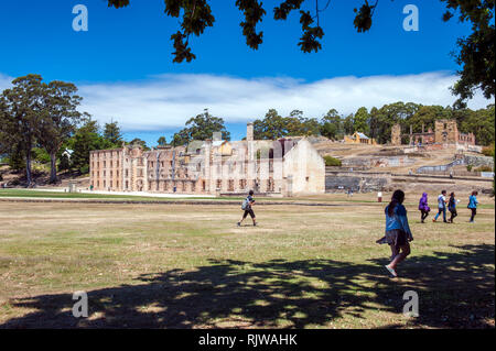 Vue sur le site historique de Port Arthur, un ancien code pénal et de la gare maintenant un musée en plein air. Banque D'Images