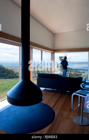 Le salon de Marion Bay House, conçue par Hobart-basé 1 +2 Architectes et construit de macrocarpa et feuilles de ciment, c'est un des nombreux villages haut de gamme Banque D'Images