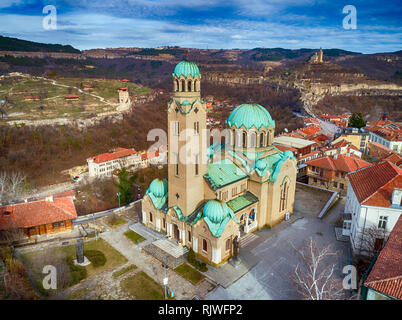 Vue de dessus du drone cathédrale orthodoxe patriarcal de la Sainte Ascension de Dieu, Veliko Tarnovo, Bulgarie Banque D'Images