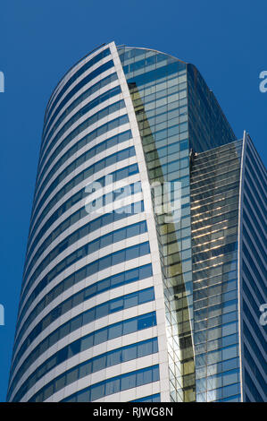 Low angle view of skyscrapers in city Banque D'Images