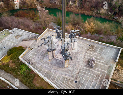 Vue aérienne du Monument de l'Assenevtci Kings à Veliko Tarnovo, Bulgarie, patrimoine national, les quatre rois bulgare Banque D'Images