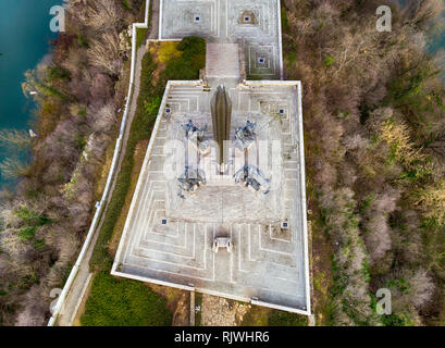 Vue aérienne du Monument de l'Assenevtci Kings à Veliko Tarnovo, Bulgarie, patrimoine national, les quatre rois bulgare Banque D'Images