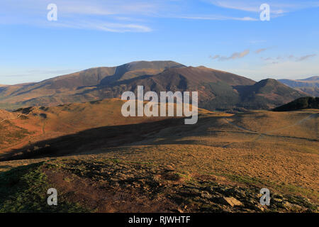 Le Cairn du sommet de vente a reculé, Lorton Moss, Parc National de Lake District, Cumbria, England, UK vente a reculé est l'un des 214 Wainwright Fells. Banque D'Images