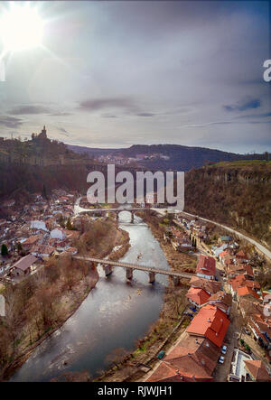 Vue aérienne de l'impressionnante vue de dessus de l'ancien pont de pierre sur la rivière Yarra - Image Banque D'Images