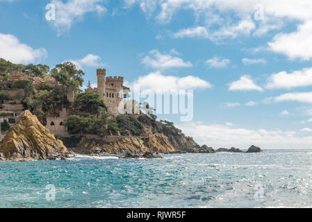 Lloret de Mar Castell Plaja de Sa Caleta beach à Costa Brava de Catalogne, Espagne Banque D'Images