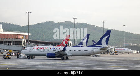 Istanbul, Turquie - 30 Sep 2018. Les avions de passagers sur la piste de l'aéroport Sabiha Gokcen (SAW). Banque D'Images