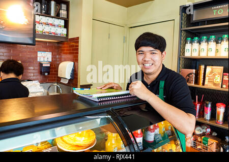 PATTAYA, THAÏLANDE - 20 février, 2016 : l'intérieur du Starbucks café. Starbucks Corporation est une société mondiale de café et café, base de la chaîne Banque D'Images