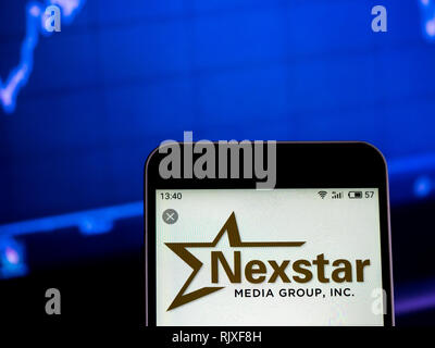 Nexstar Media Group logo de l'entreprise de radiodiffusion de télévision vu affichée sur smart phone Banque D'Images