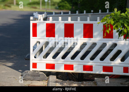 Site du bâtiment. Clôtures sur le site de construction. Banque D'Images