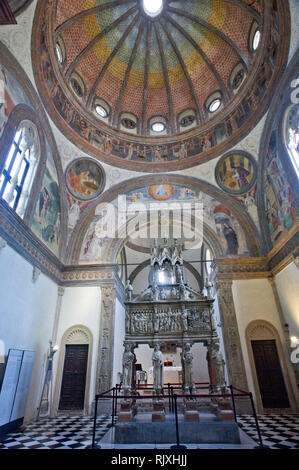 L'Italie. Milan, Lombardie. Dans la Basilique de Sant'Eustorgio il y a la chapelle Portinari. Dans l'arche, vous pouvez trouver les restes de saint Pierre Martyr. Sous Banque D'Images