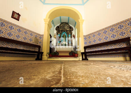 À l'intérieur de l'austère Chapelle de St Jean l'Evangéliste, construit au xviiie siècle à Luso, Portugal Banque D'Images