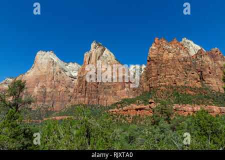 La Cour des Patriarches (L-R : Pic Abraham, Isaac et Jacob, de crête en crête) dans le parc national de Zion, Springdale, Utah, United States. Banque D'Images