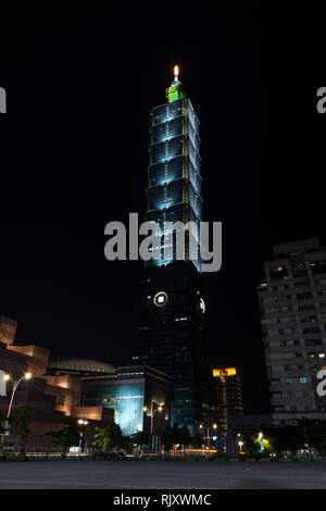 Taipei, Taiwan - le 5 septembre 2018 : Taipei 101, ou le Taipei World Financial Center le soir. Gratte-ciel historique de Xinyi District de Taipei City Banque D'Images