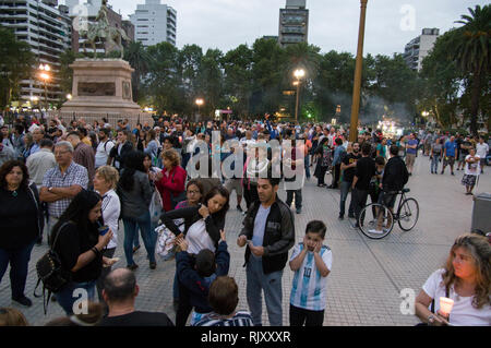 La place principale de la ville de Rosario en Argentine manifestation de protestation contre la hausse des tarifs et des coupes dans les retraites et les salaires en janvier 2019 Banque D'Images