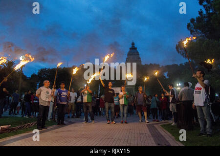 La place principale de la ville de Rosario en Argentine manifestation de protestation contre la hausse des tarifs et des coupes dans les retraites et les salaires en janvier 2019 Banque D'Images