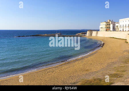 Salento, plage d'or dans la ville de Gallipoli Banque D'Images